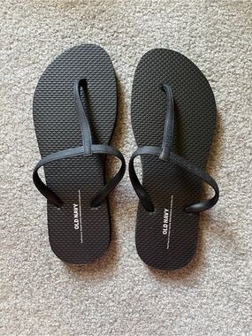 Old Navy Black T-Strap Flip Flops